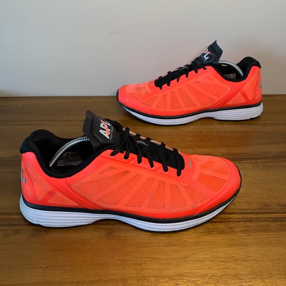 apl men's running shoes